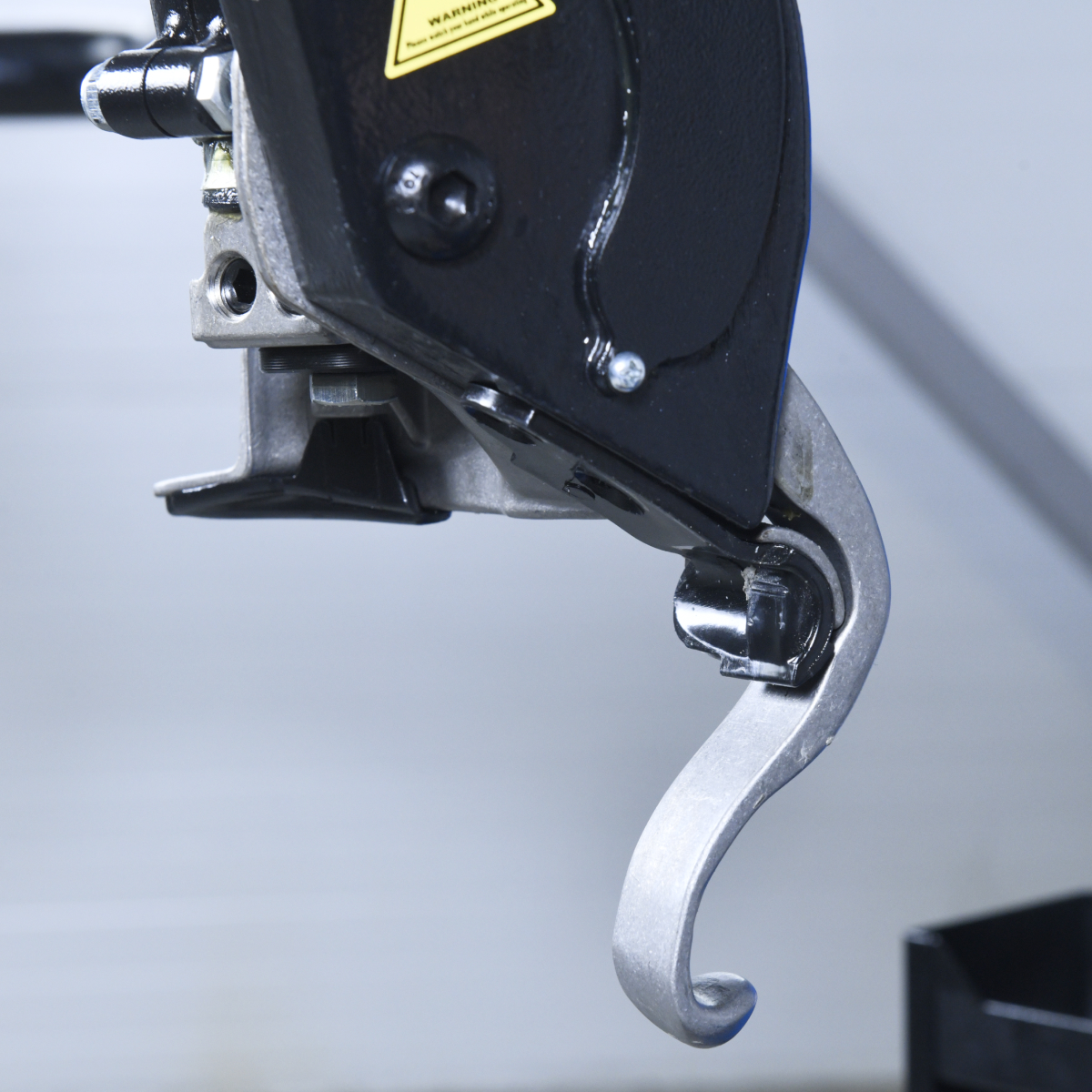 Вспомогательное устройство для работы с шиной без использования монтировки входит в стандартную комплектацию